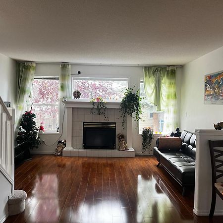Hidden Valley New Basement Suite With Private Bathroom! YYC Eksteriør billede