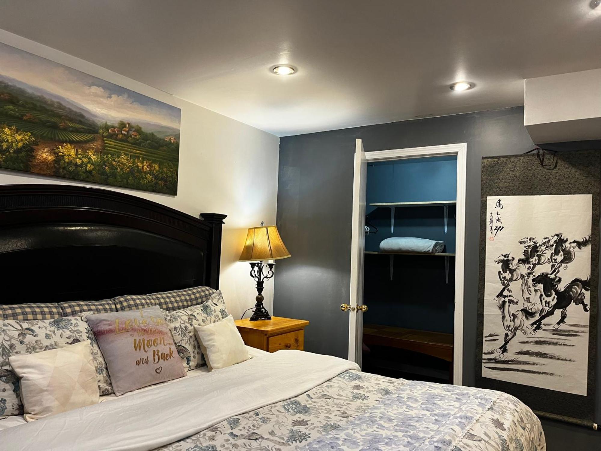 Hidden Valley New Basement Suite With Private Bathroom! YYC Eksteriør billede