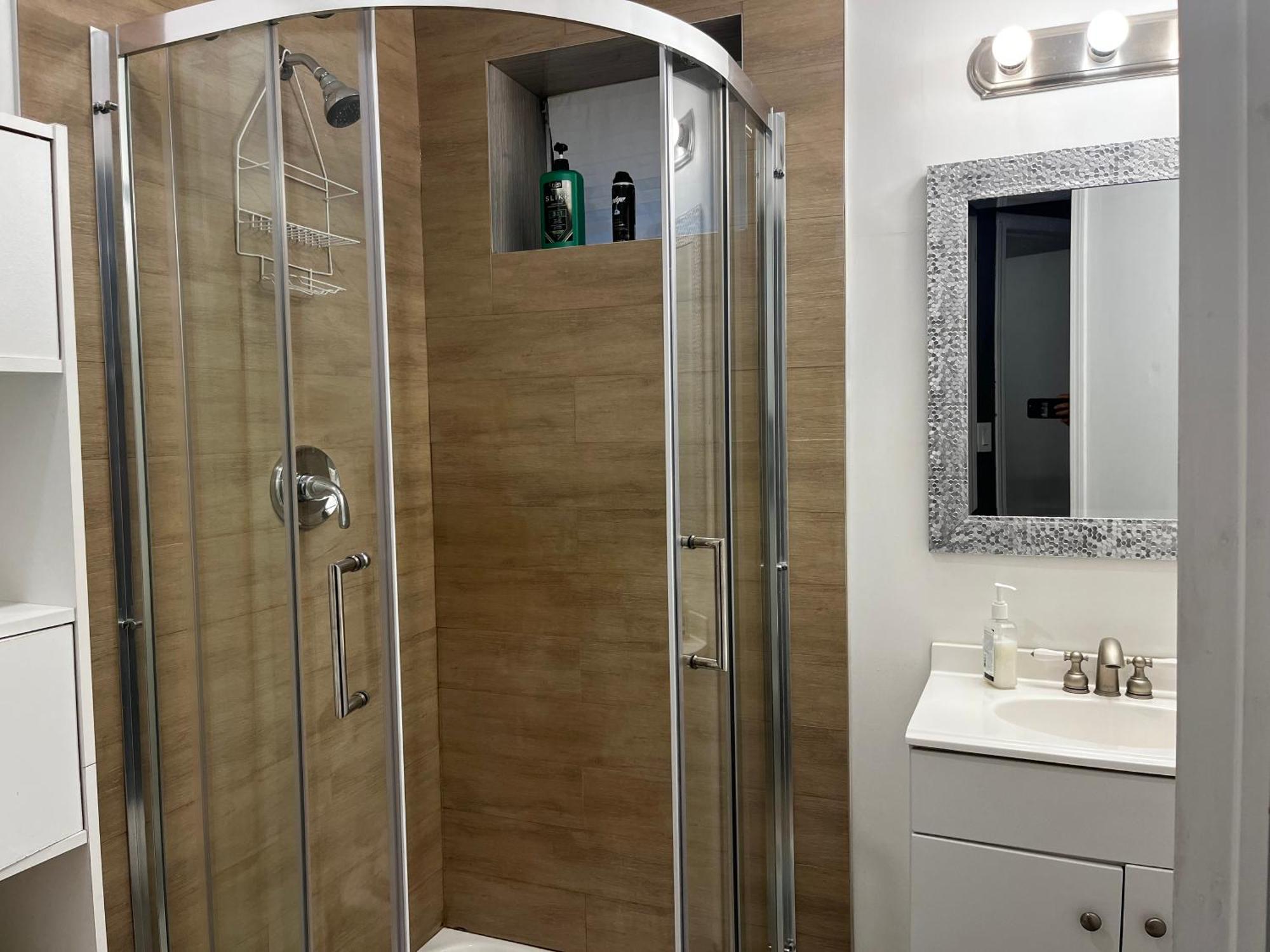 Hidden Valley New Basement Suite With Private Bathroom! YYC Eksteriør billede