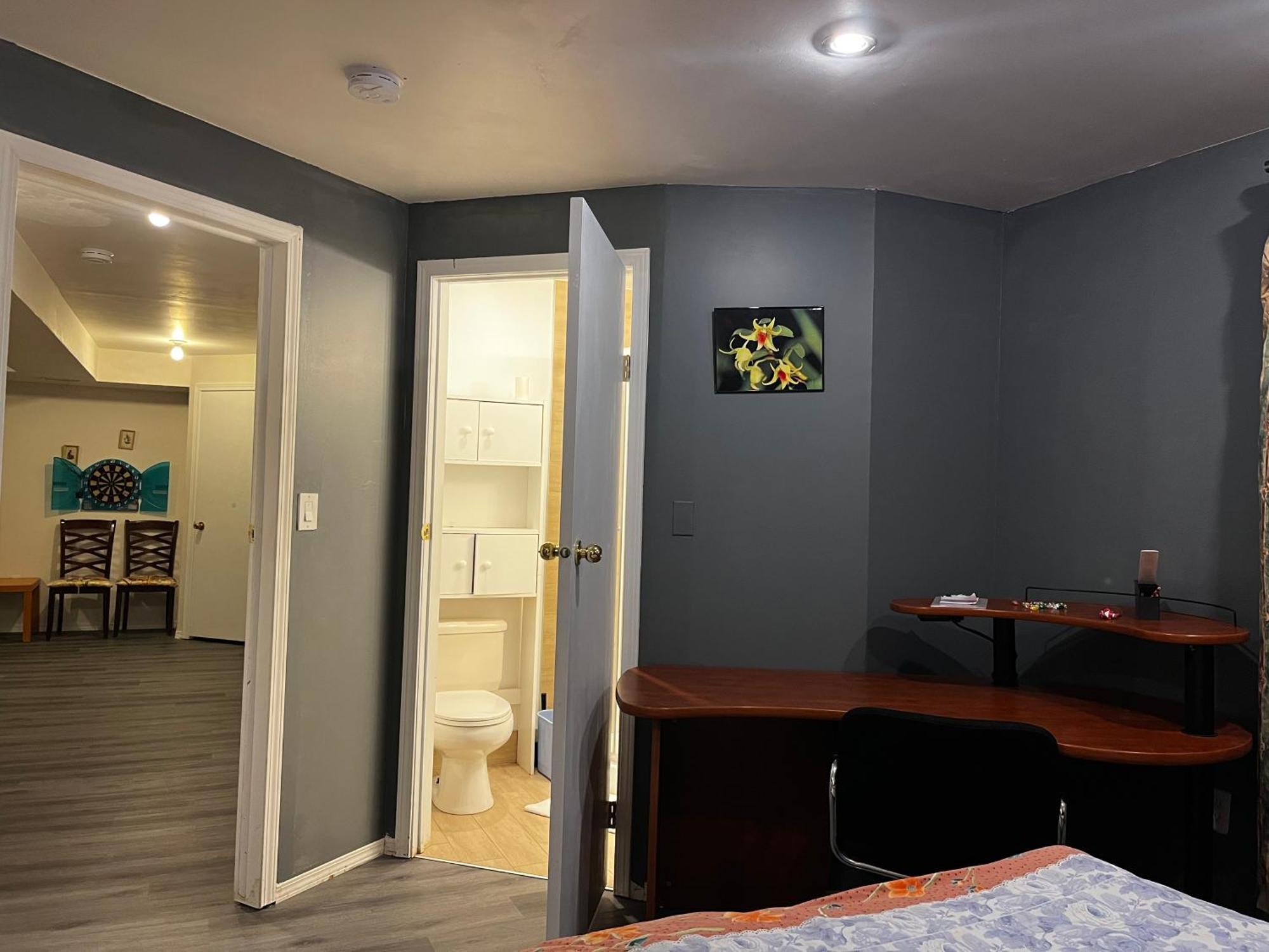 Hidden Valley New Basement Suite With Private Bathroom! YYC Eksteriør billede