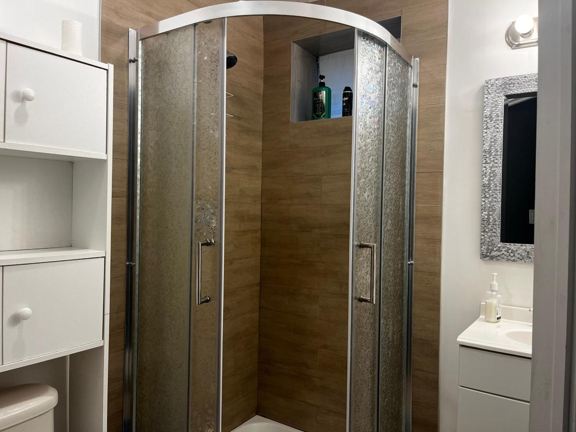 Hidden Valley New Basement Suite With Private Bathroom! YYC Eksteriør billede
